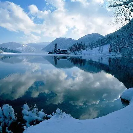 Hotel Pillerseehof 4*